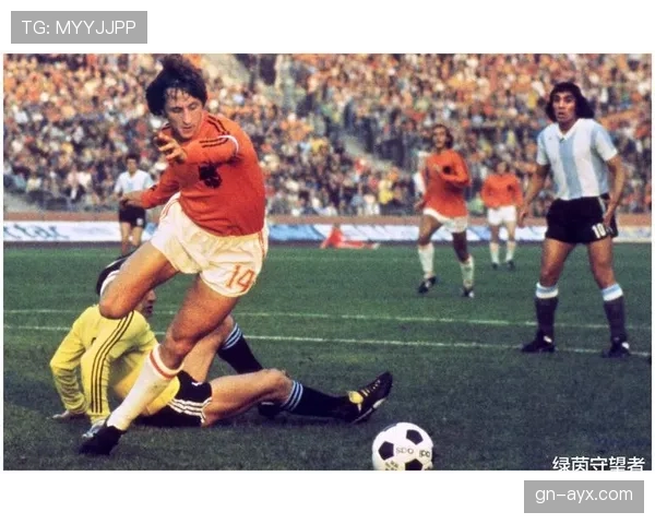 克鲁伊夫闪耀欧洲杯：传奇表现重塑球队格局，引领足球未来新方向